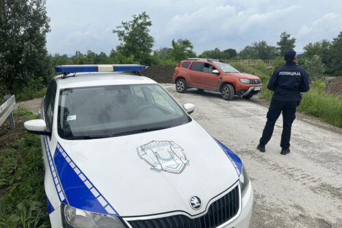 Muškarac odeven u kostim Deda Mraza pao sa trećeg sprata, deca gledala horor: Užas na vašaru u Beogradu
