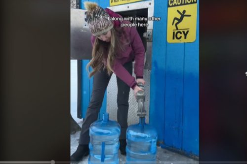 Život na Aljasci na -31° Celzijusa: Kuće su bez tekuće vode, a WC bez vrata (VIDEO)