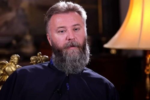 Sveštenik objasnio šta znači kada vam se sveta vodica pokvari: Bog vas upozorava!